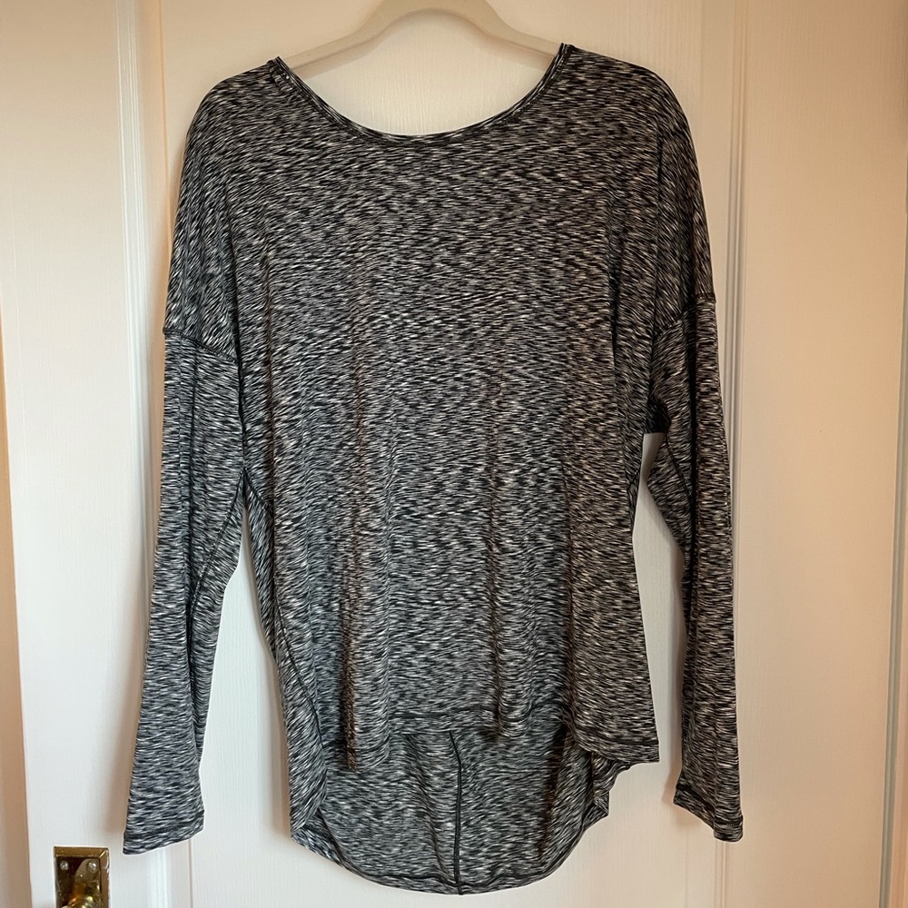 Lululemon long sleeve key hole workout shirt